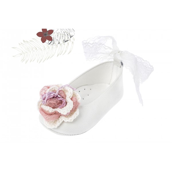 Baby girl shoes Crib shoes Toddler leather shoes White crochet flower baptism shoes 