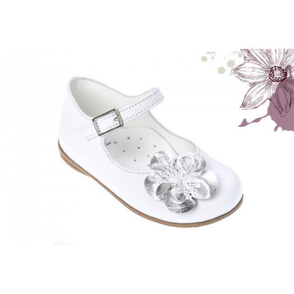 Baby girl shoes Toddler leather shoes White flower pearl baptism shoes 